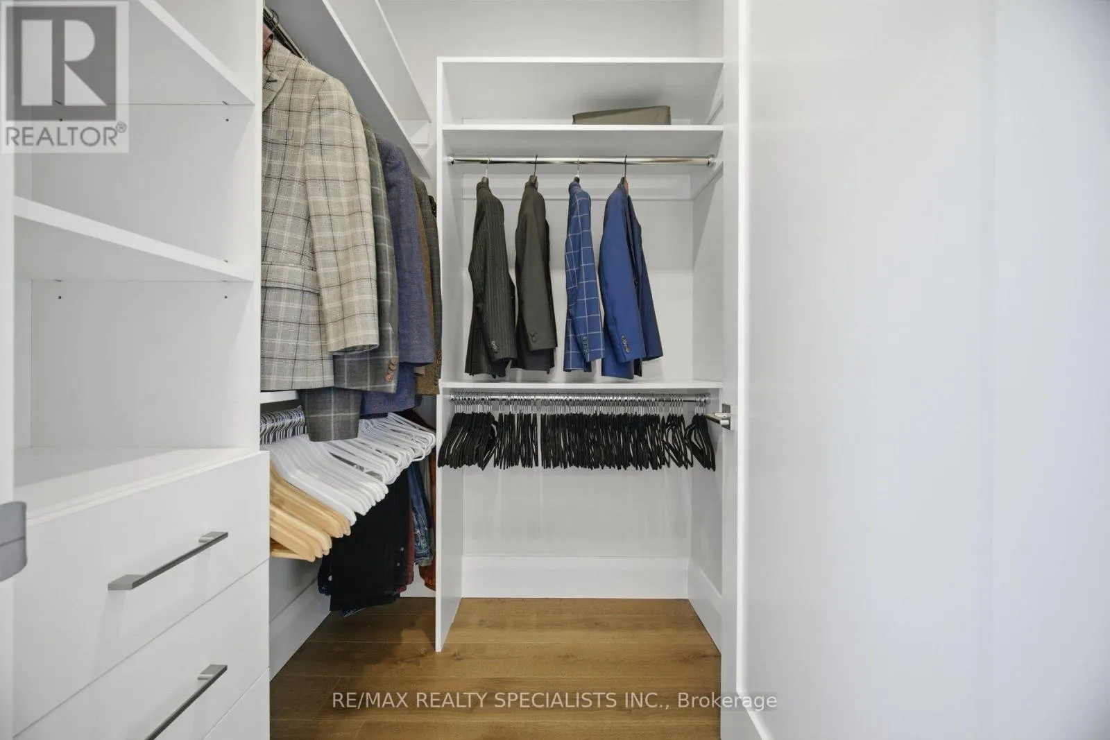 2107 LAKESHORE ROAD W