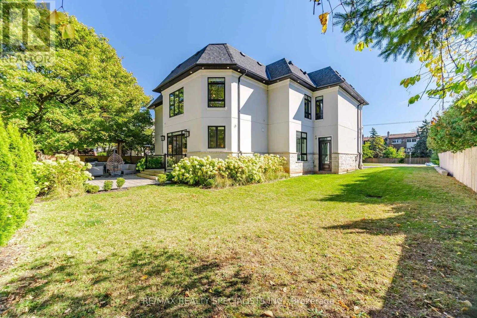2107 LAKESHORE ROAD W