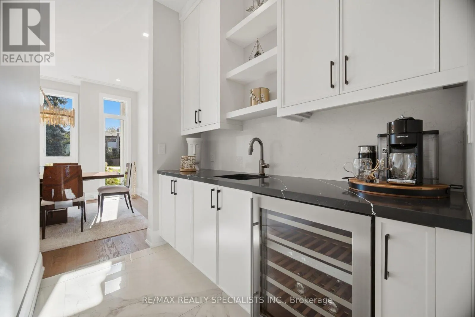 2107 LAKESHORE ROAD W
