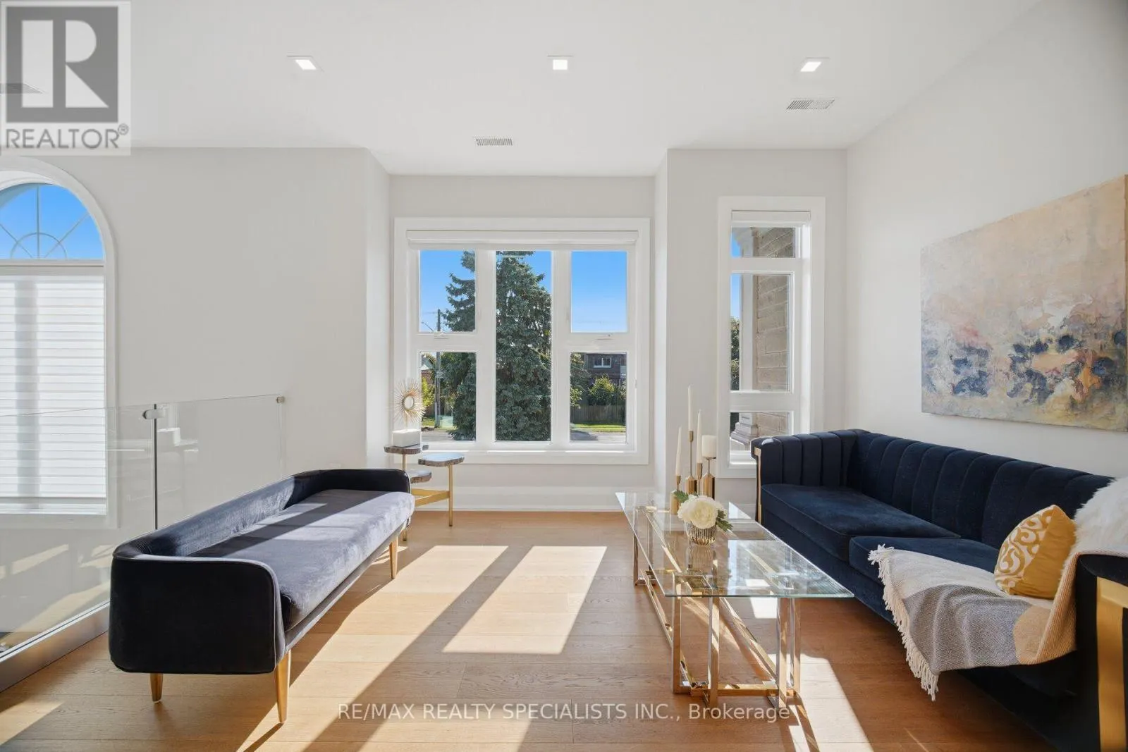 2107 LAKESHORE ROAD W