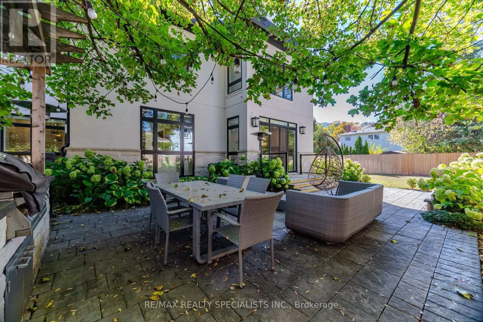 2107 LAKESHORE ROAD W