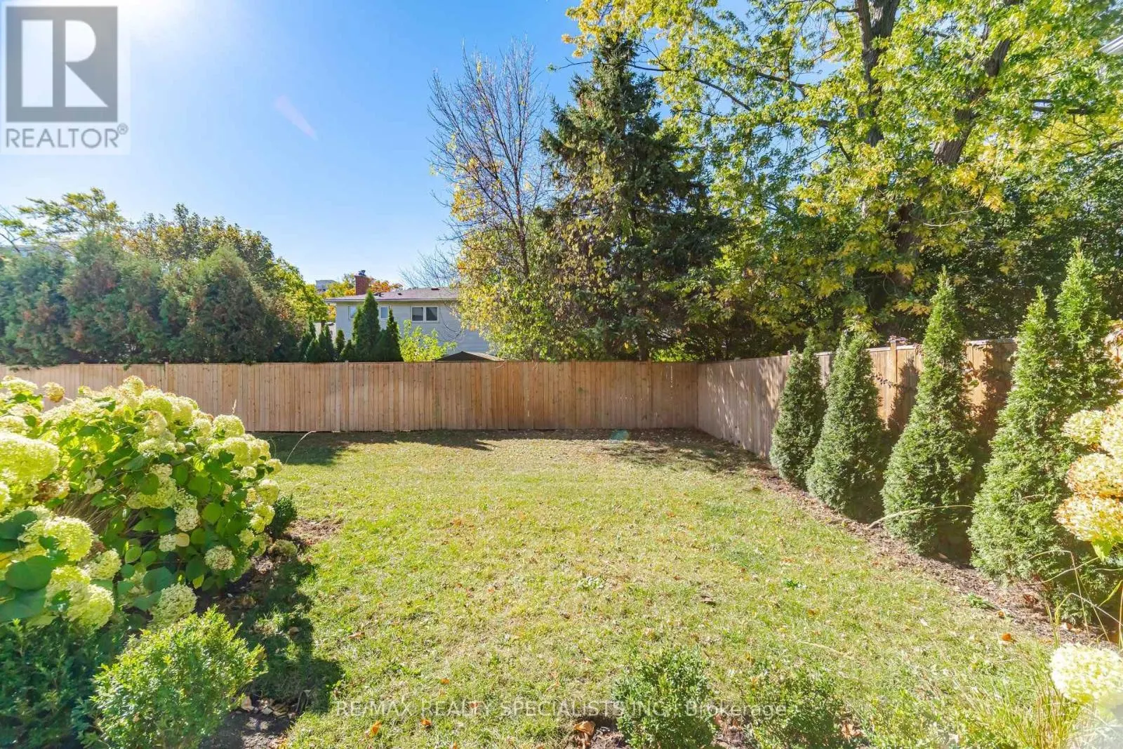 2107 LAKESHORE ROAD W