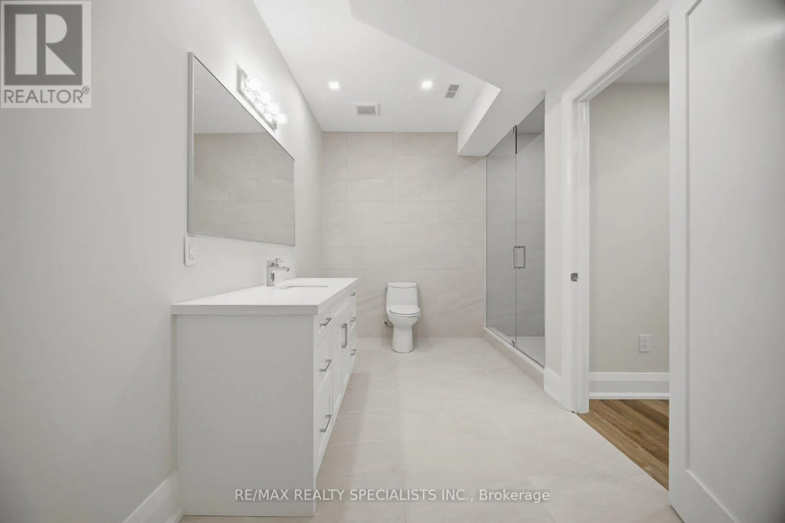 2107 LAKESHORE ROAD W