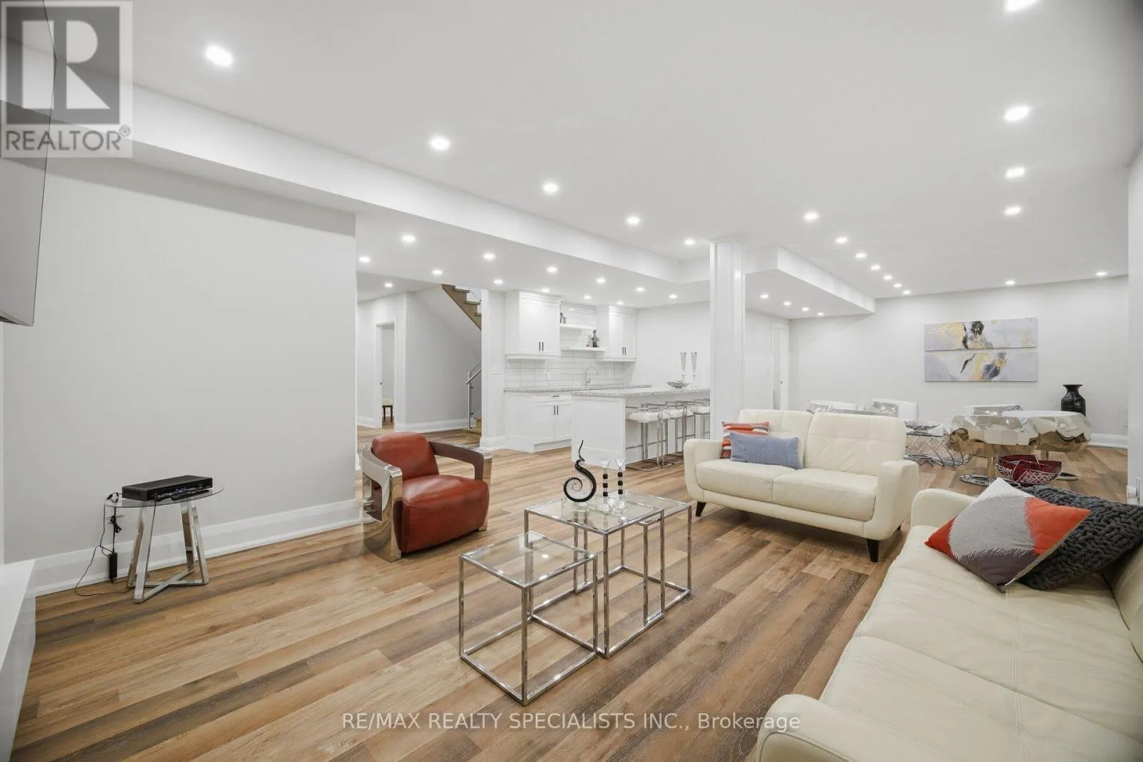 2107 LAKESHORE ROAD W