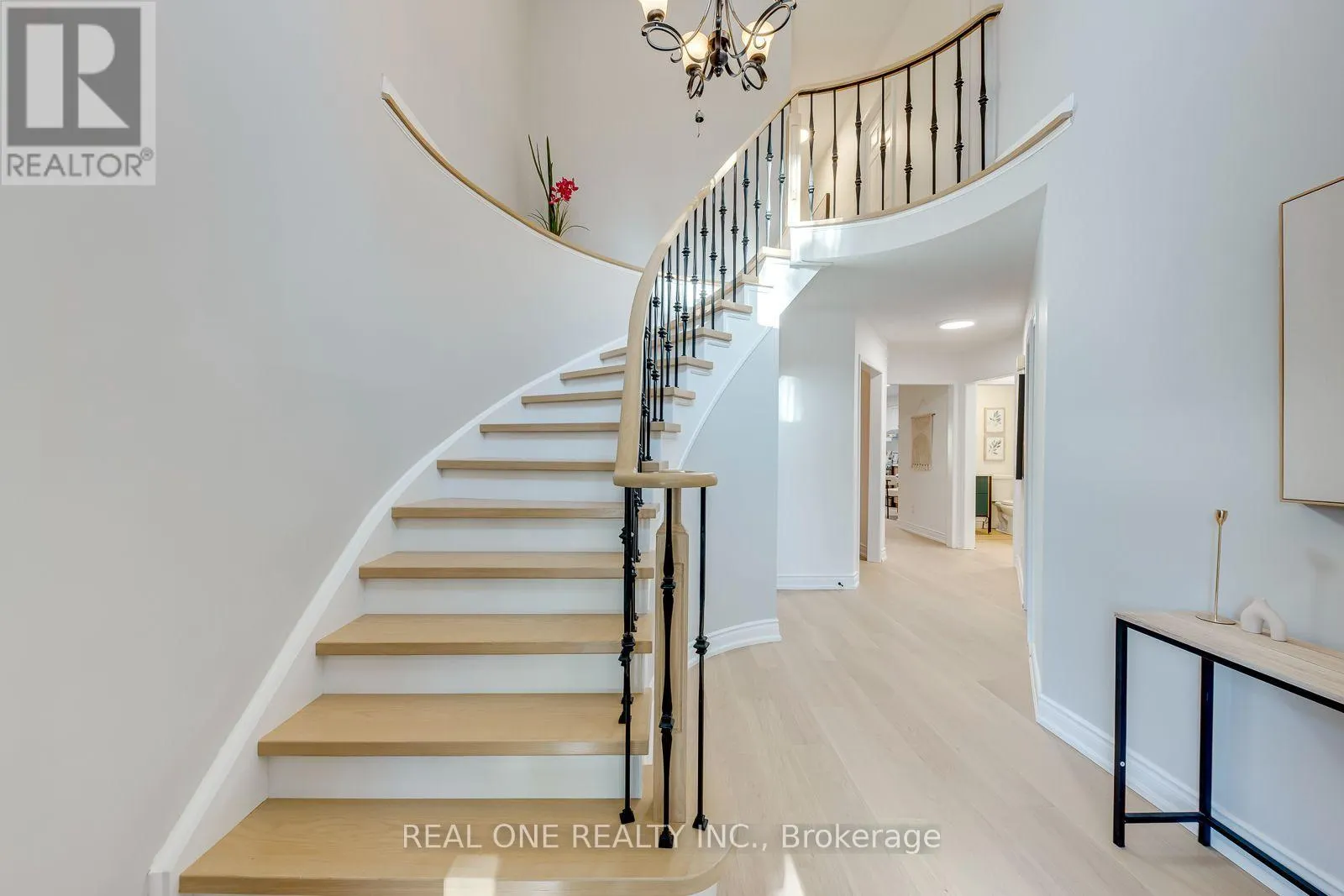 403 PARKRIDGE CRESCENT