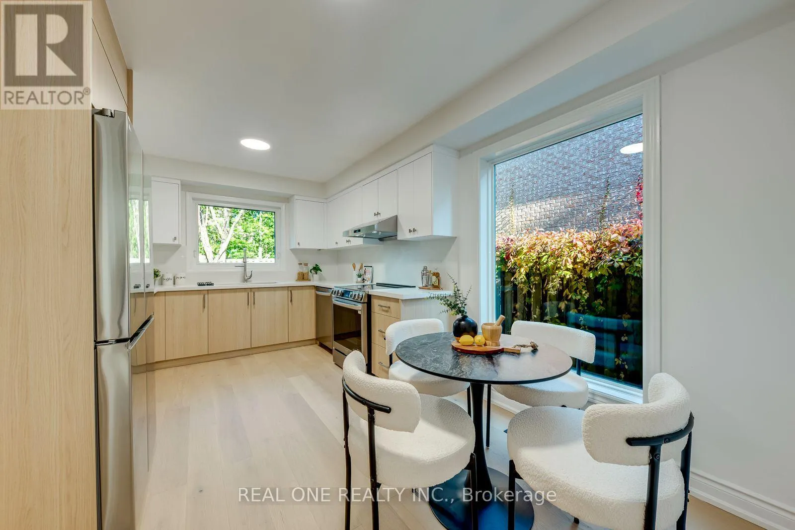 403 PARKRIDGE CRESCENT