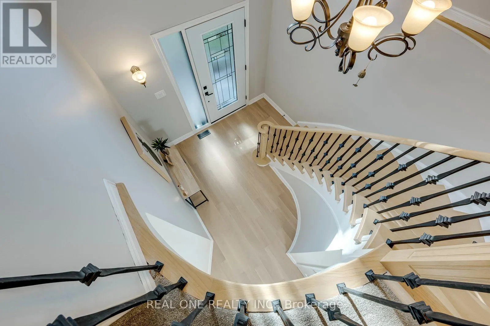 403 PARKRIDGE CRESCENT