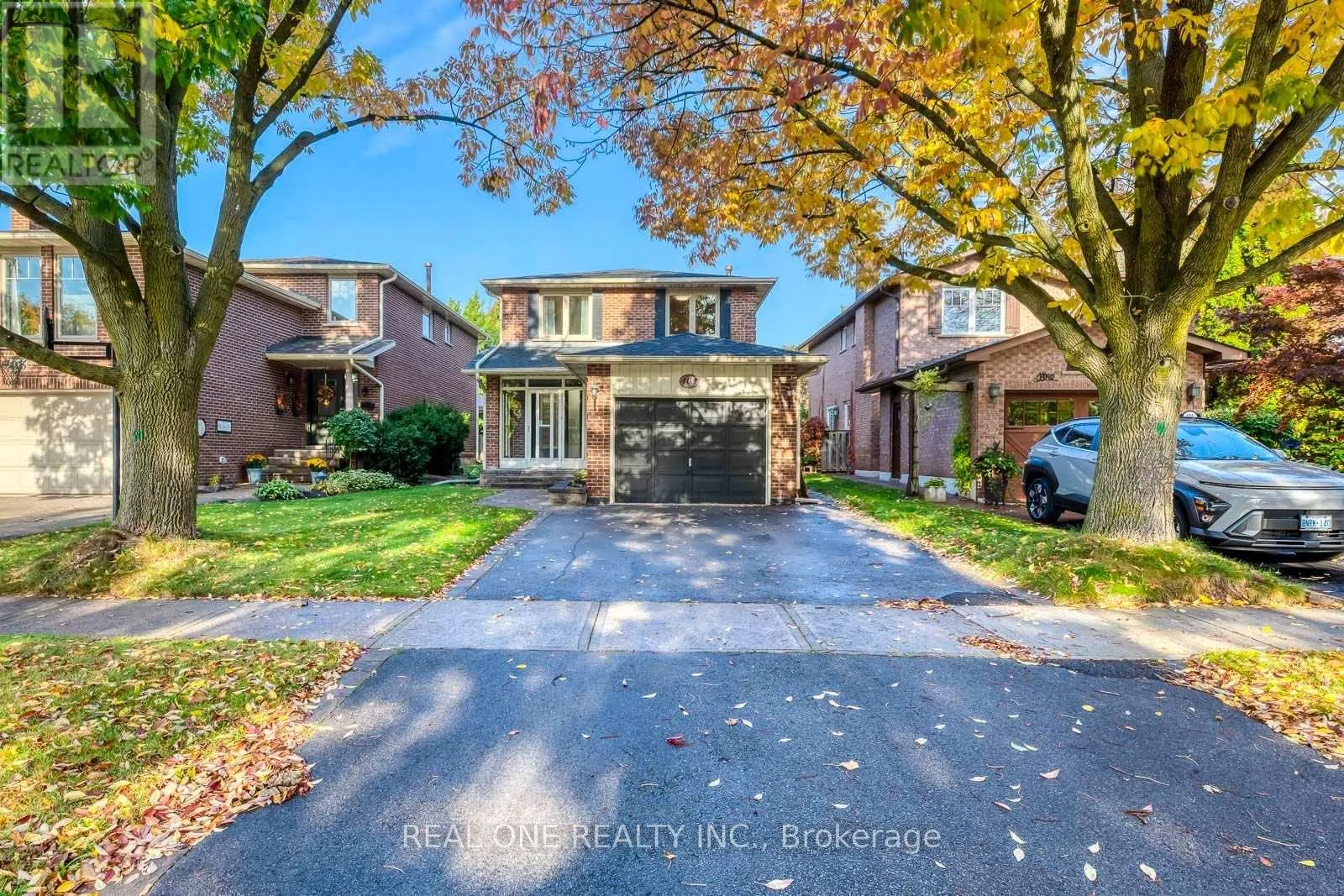 403 PARKRIDGE CRESCENT