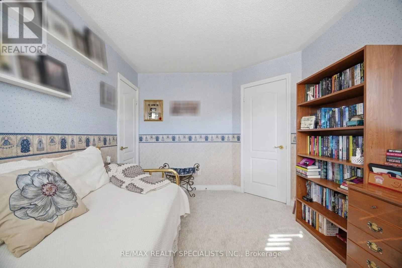 6 - 5490 GLEN ERIN DRIVE