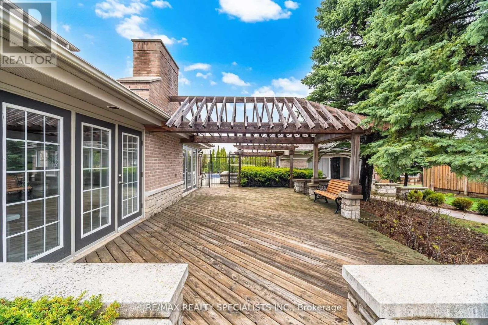 6 - 5490 GLEN ERIN DRIVE