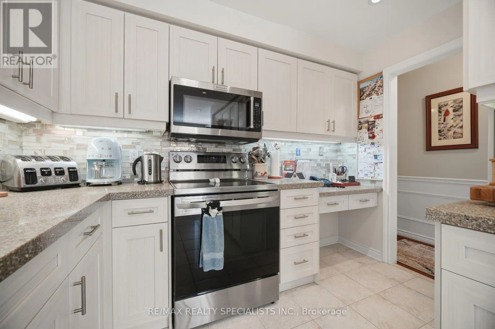 6 - 5490 GLEN ERIN DRIVE