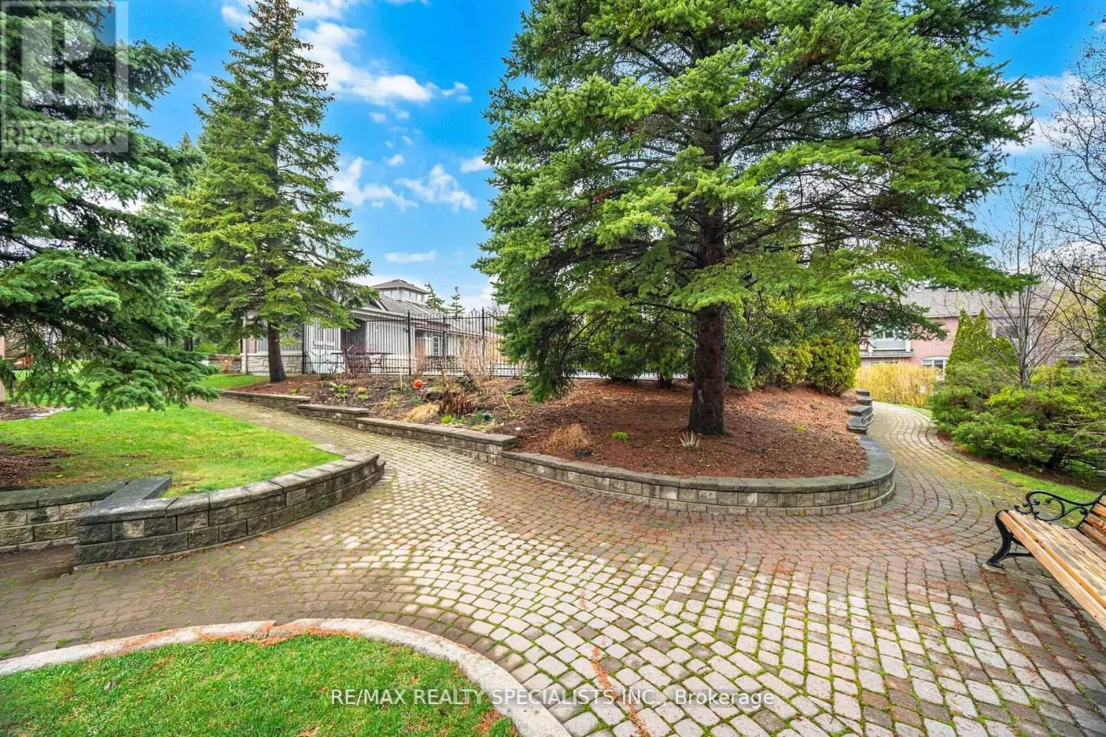 6 - 5490 GLEN ERIN DRIVE