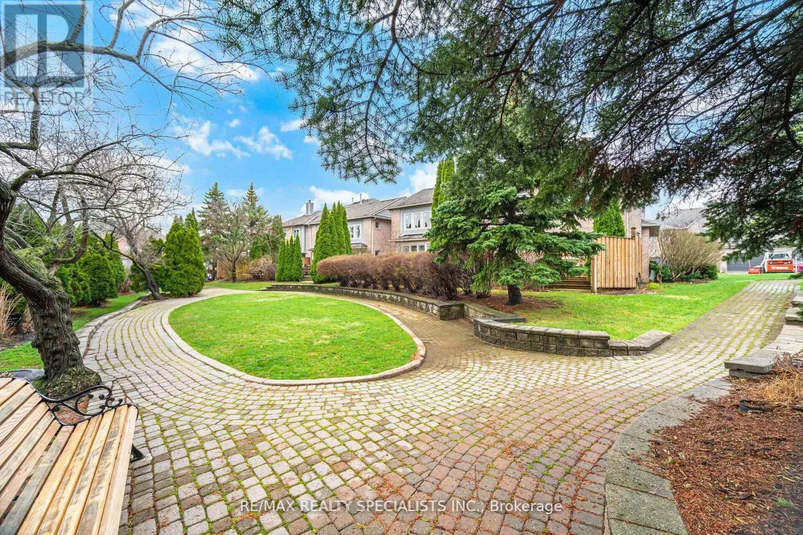6 - 5490 GLEN ERIN DRIVE