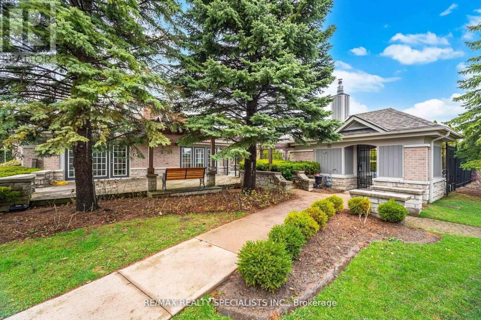 6 - 5490 GLEN ERIN DRIVE