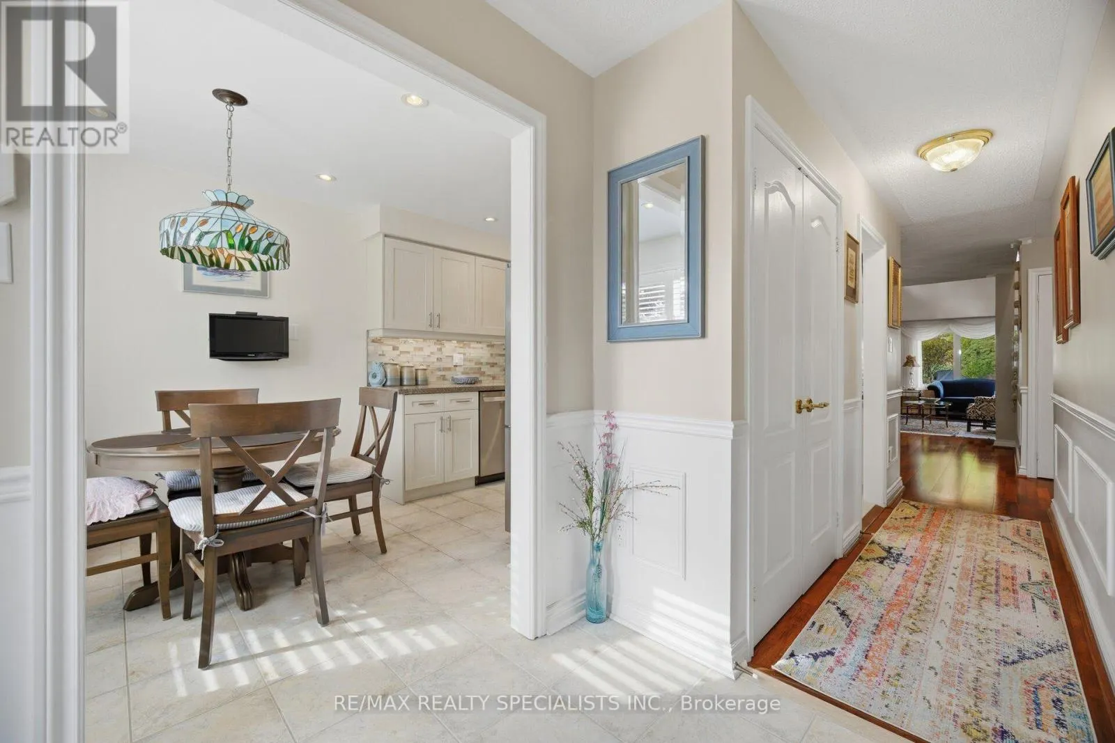 6 - 5490 GLEN ERIN DRIVE