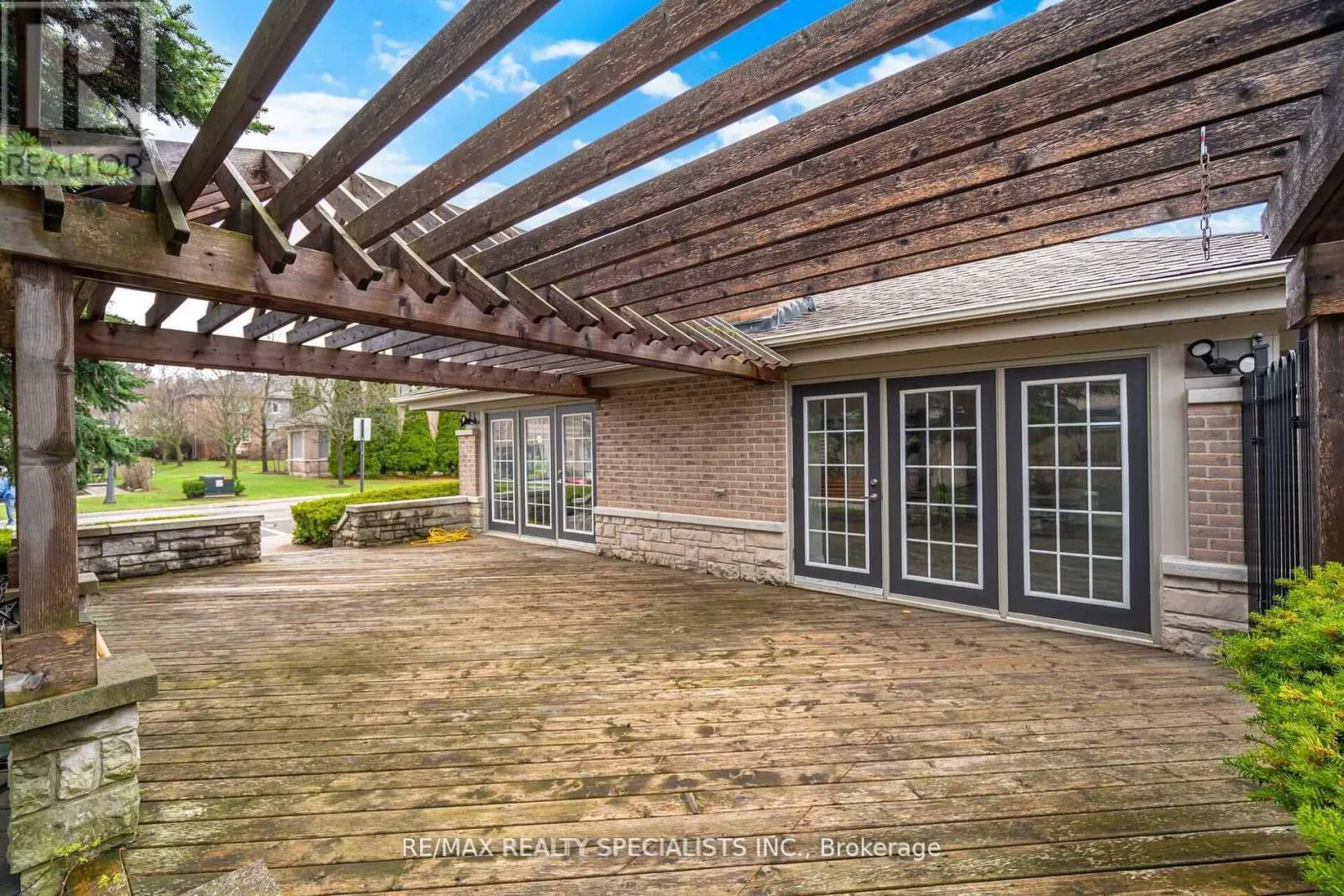 6 - 5490 GLEN ERIN DRIVE