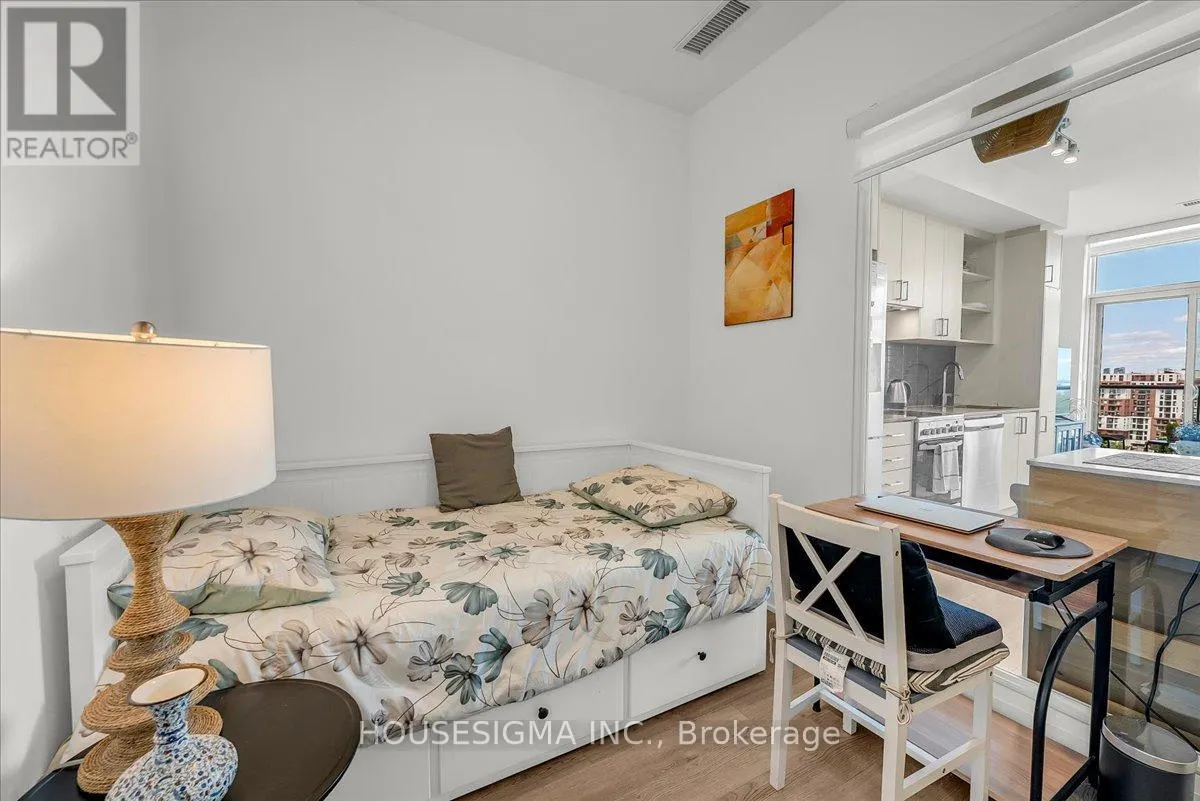 1006 - 50 GEORGE BUTCHART DRIVE