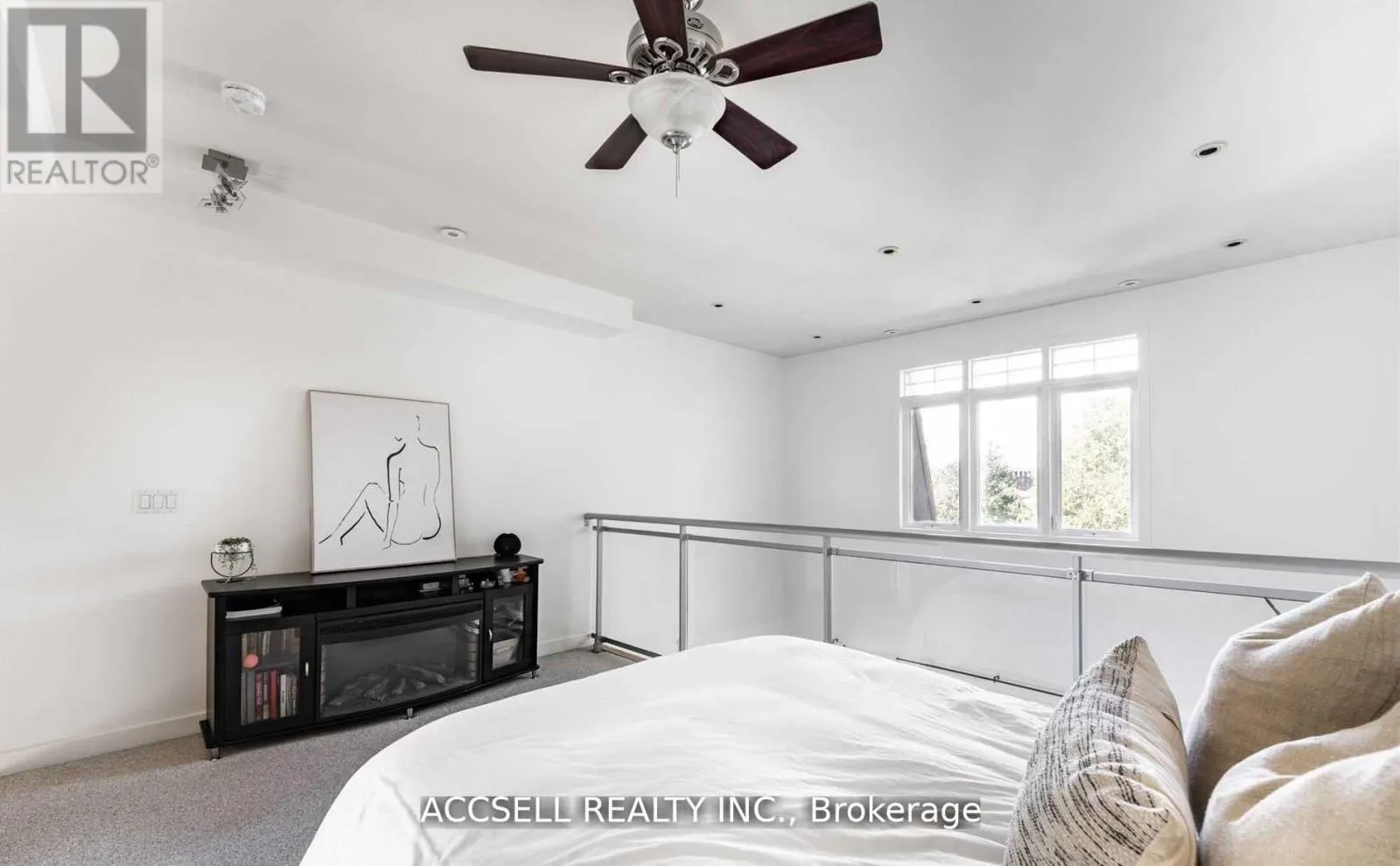 3400 LAKE SHORE BOULEVARD W
