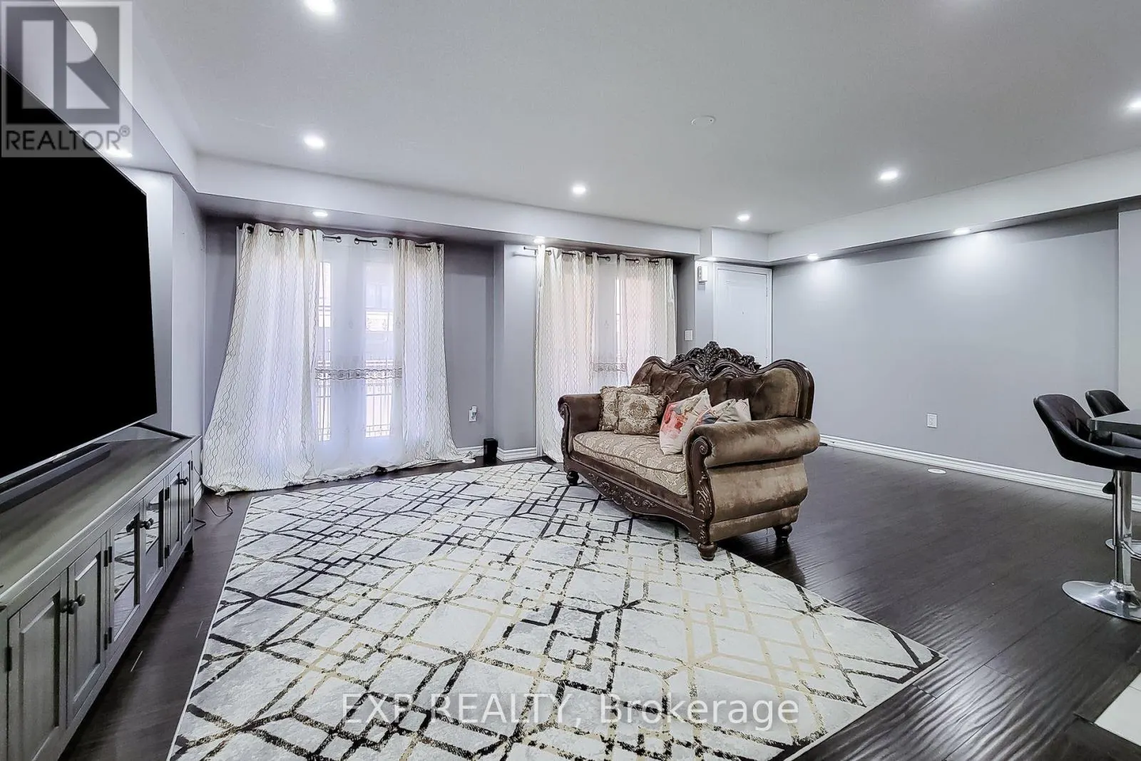 30 - 200 VETERANS DRIVE