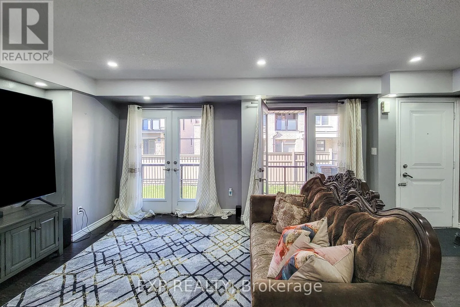 30 - 200 VETERANS DRIVE