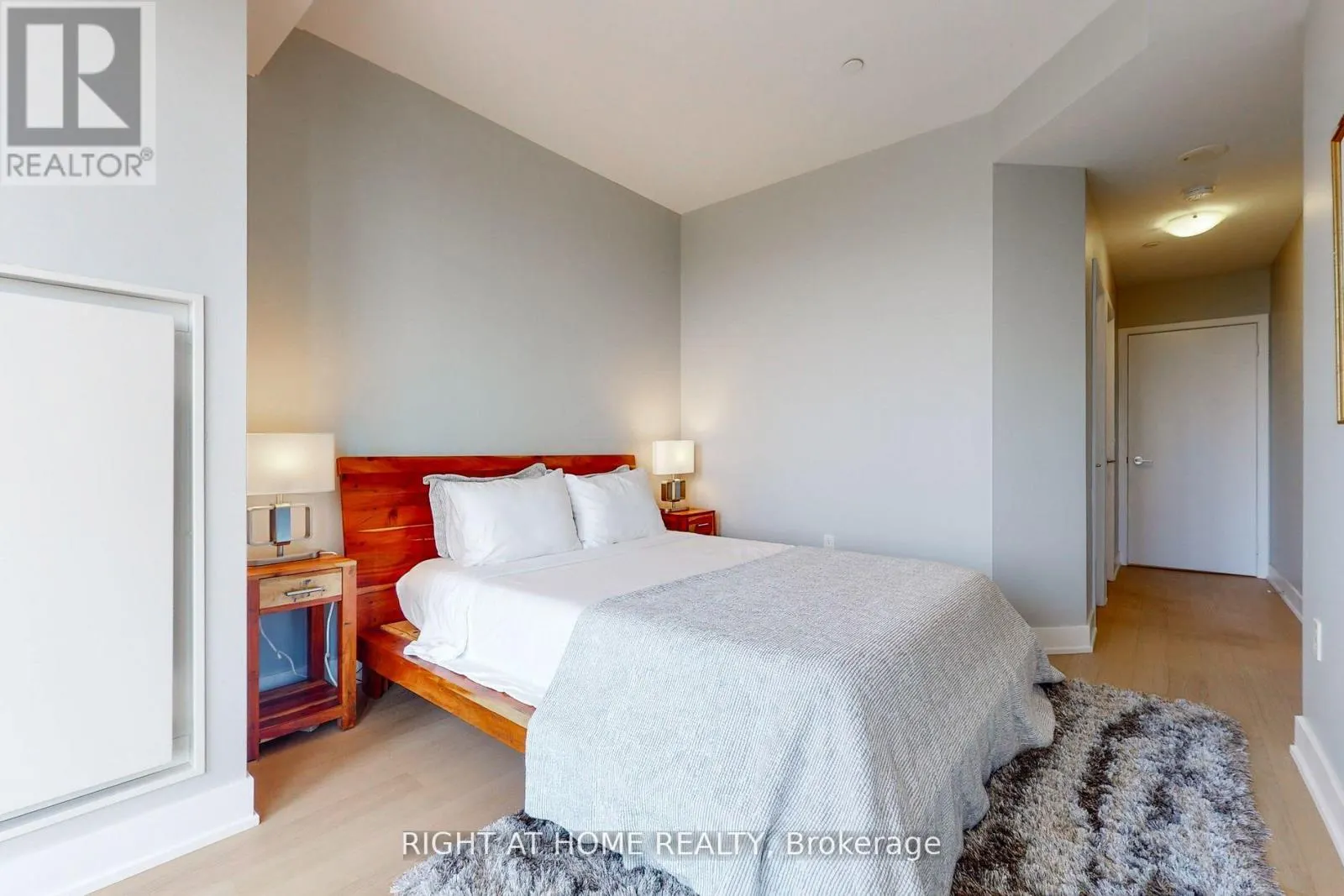 1318 - 30 SHORE BREEZE DRIVE