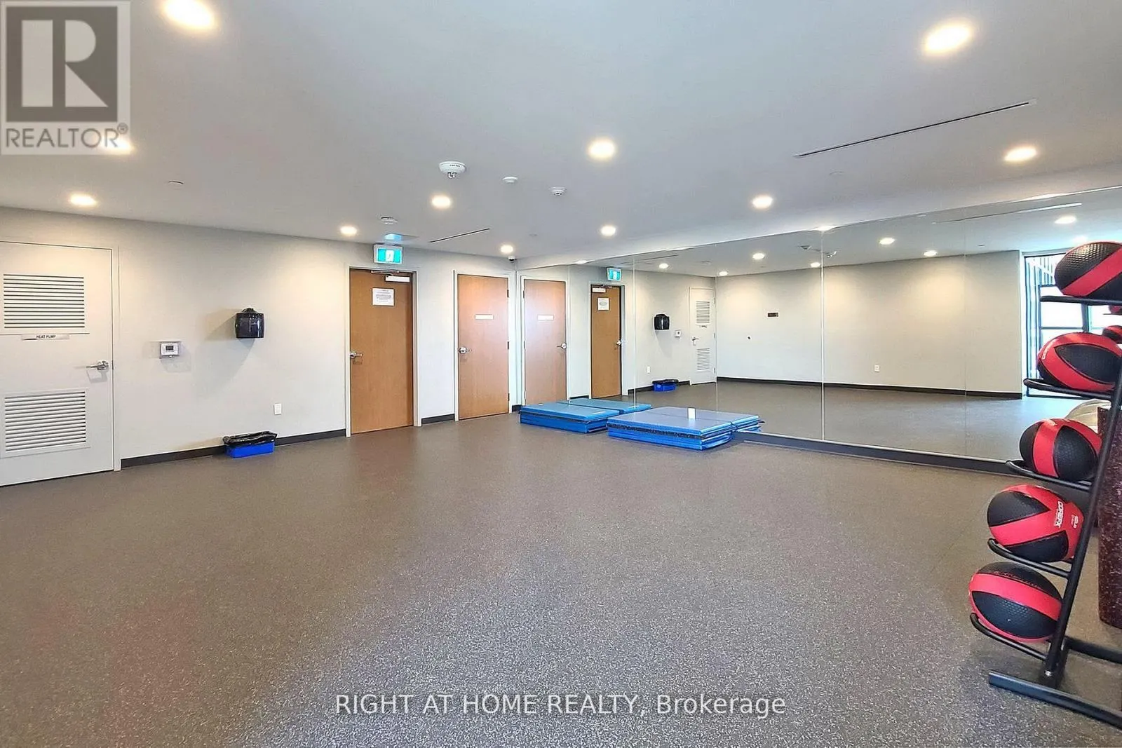 1318 - 30 SHORE BREEZE DRIVE
