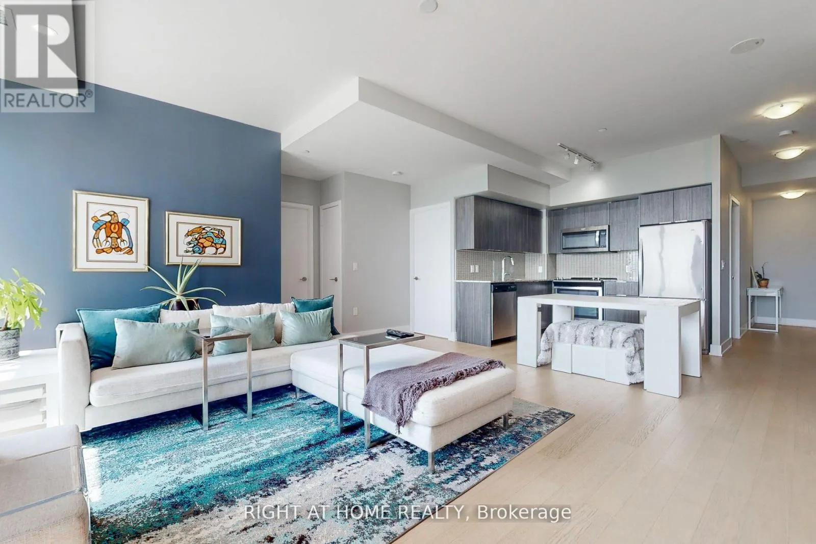 1318 - 30 SHORE BREEZE DRIVE