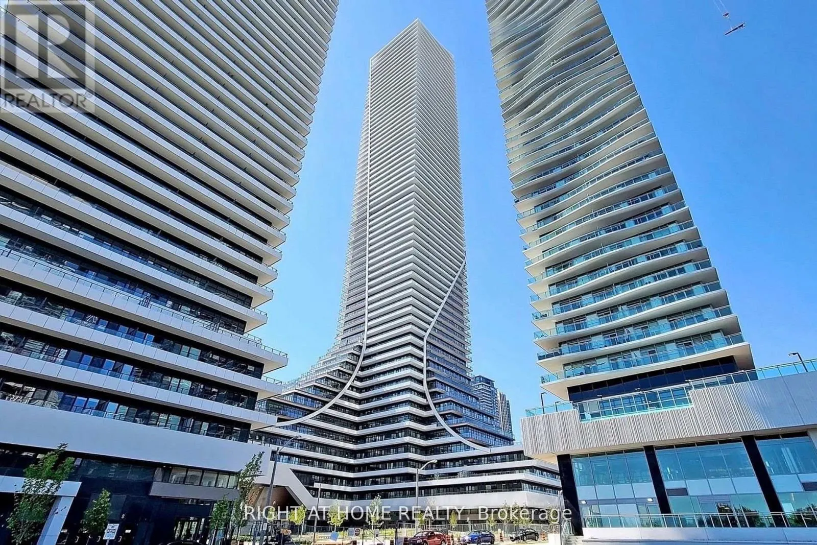 1318 - 30 SHORE BREEZE DRIVE
