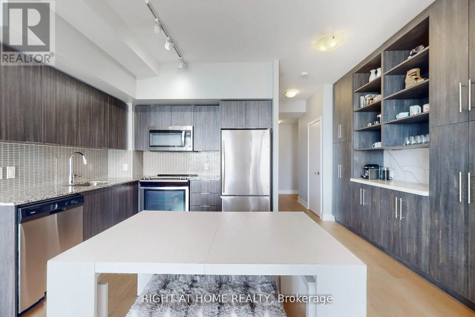 1318 - 30 SHORE BREEZE DRIVE