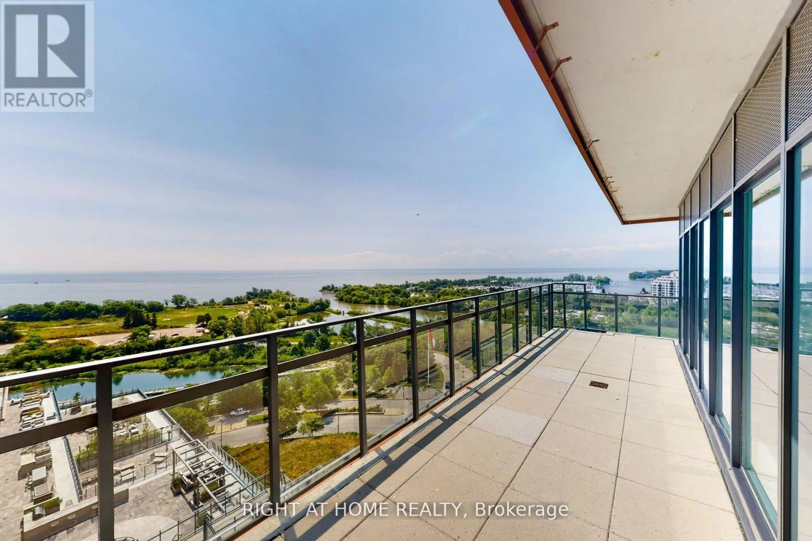 1318 - 30 SHORE BREEZE DRIVE