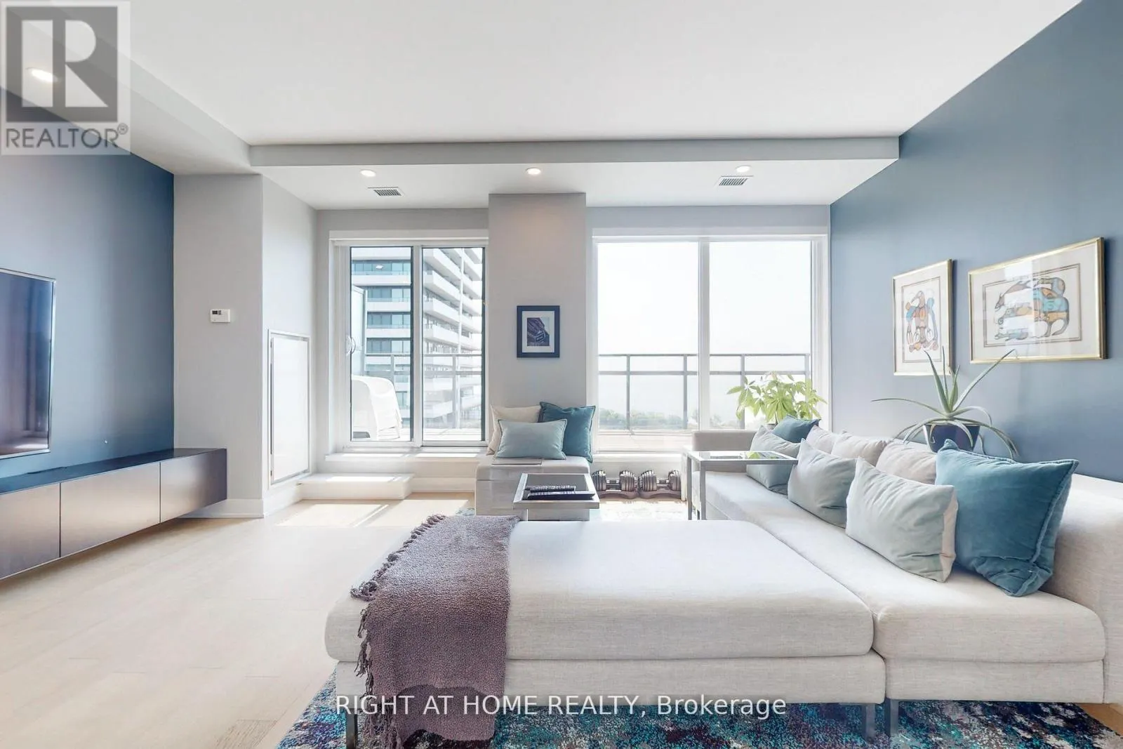 1318 - 30 SHORE BREEZE DRIVE
