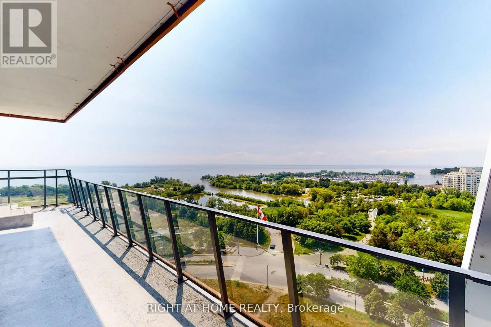 1318 - 30 SHORE BREEZE DRIVE