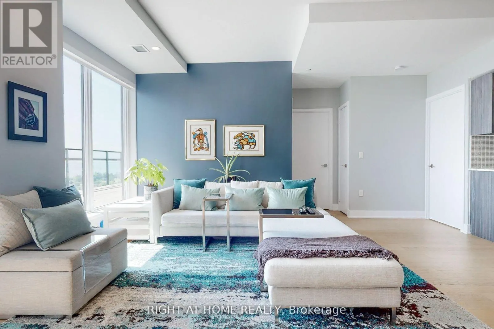 1318 - 30 SHORE BREEZE DRIVE