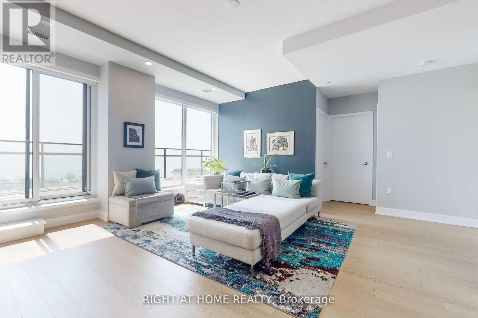 1318 - 30 SHORE BREEZE DRIVE