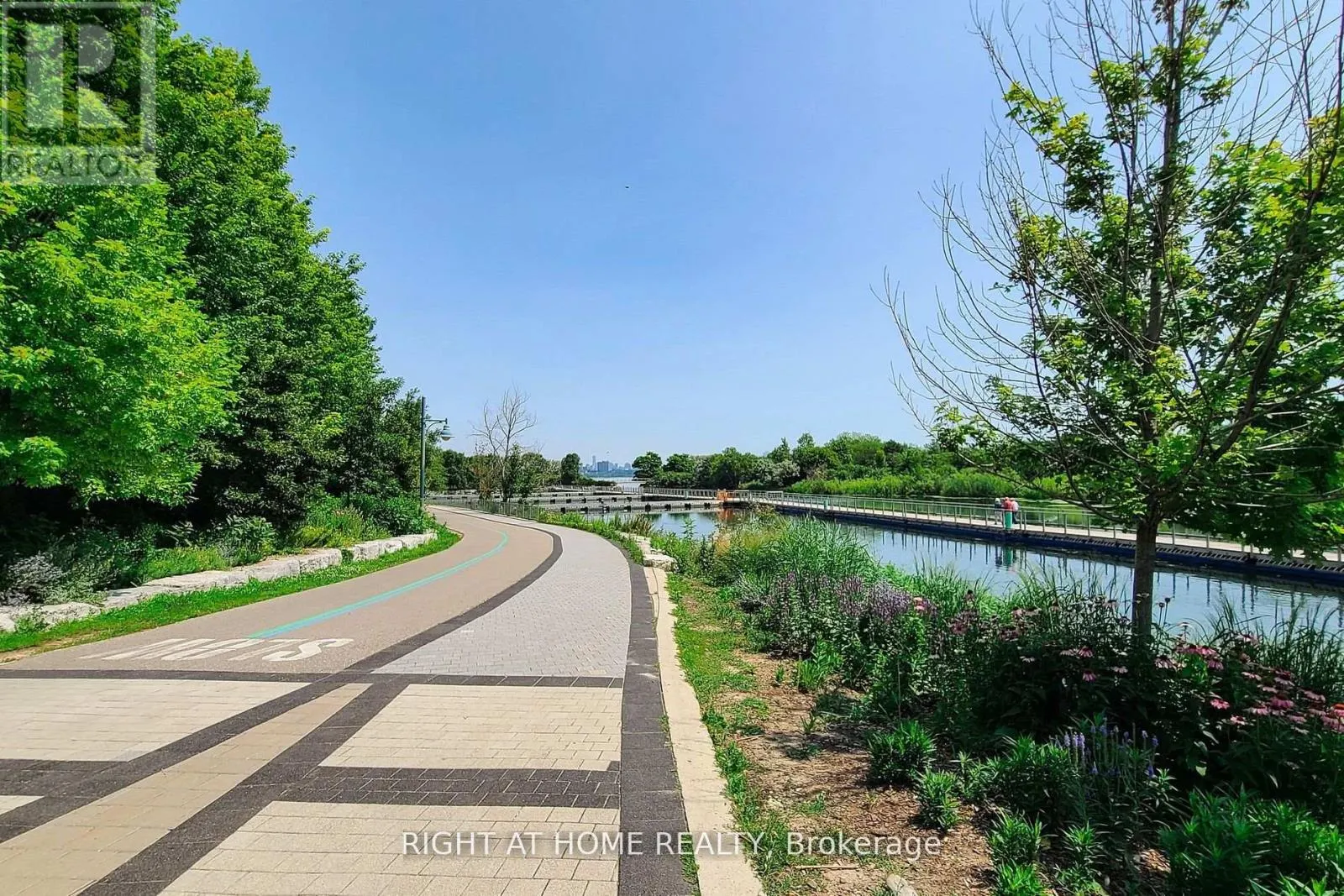 1318 - 30 SHORE BREEZE DRIVE