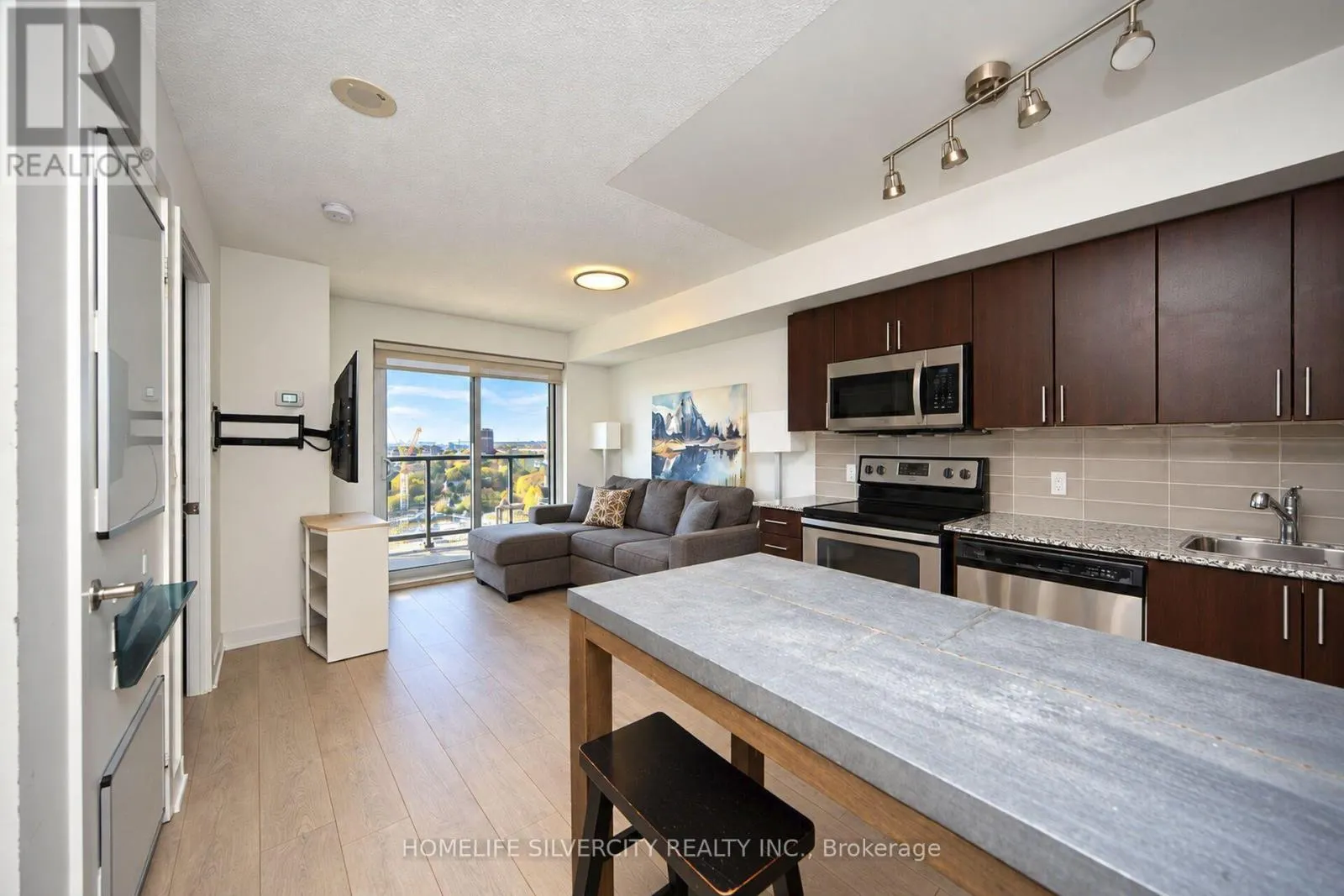 1405 - 1420 DUPONT STREET