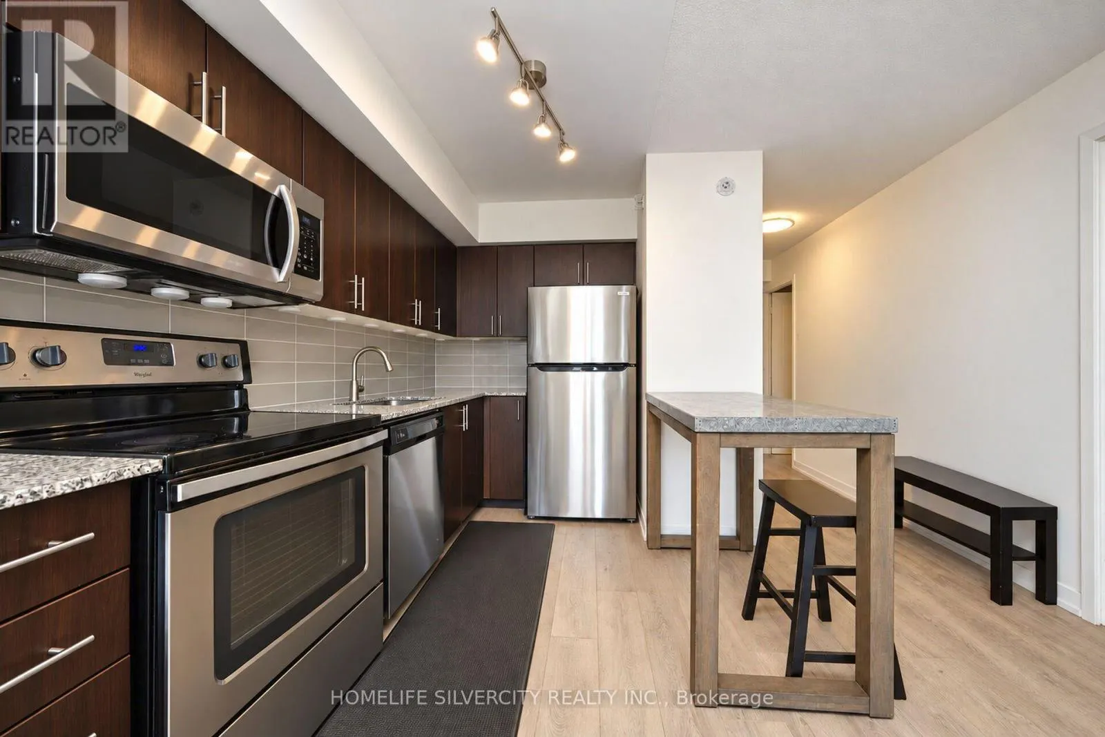 1405 - 1420 DUPONT STREET