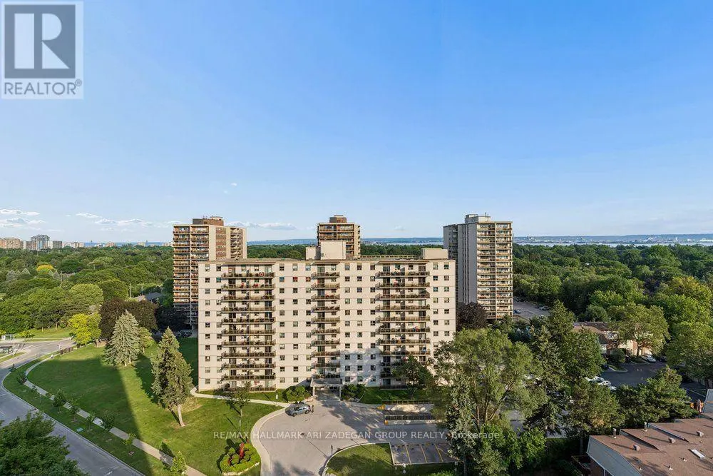 1406 - 975 WARWICK COURT
