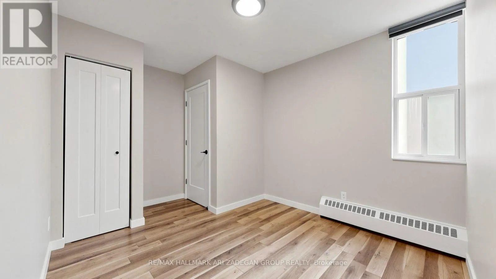 1406 - 975 WARWICK COURT