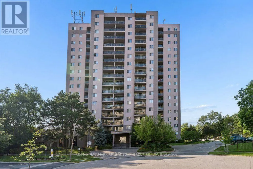 1406 - 975 WARWICK COURT