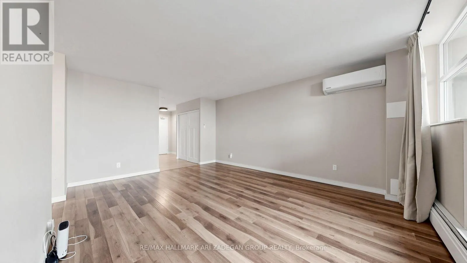 1406 - 975 WARWICK COURT