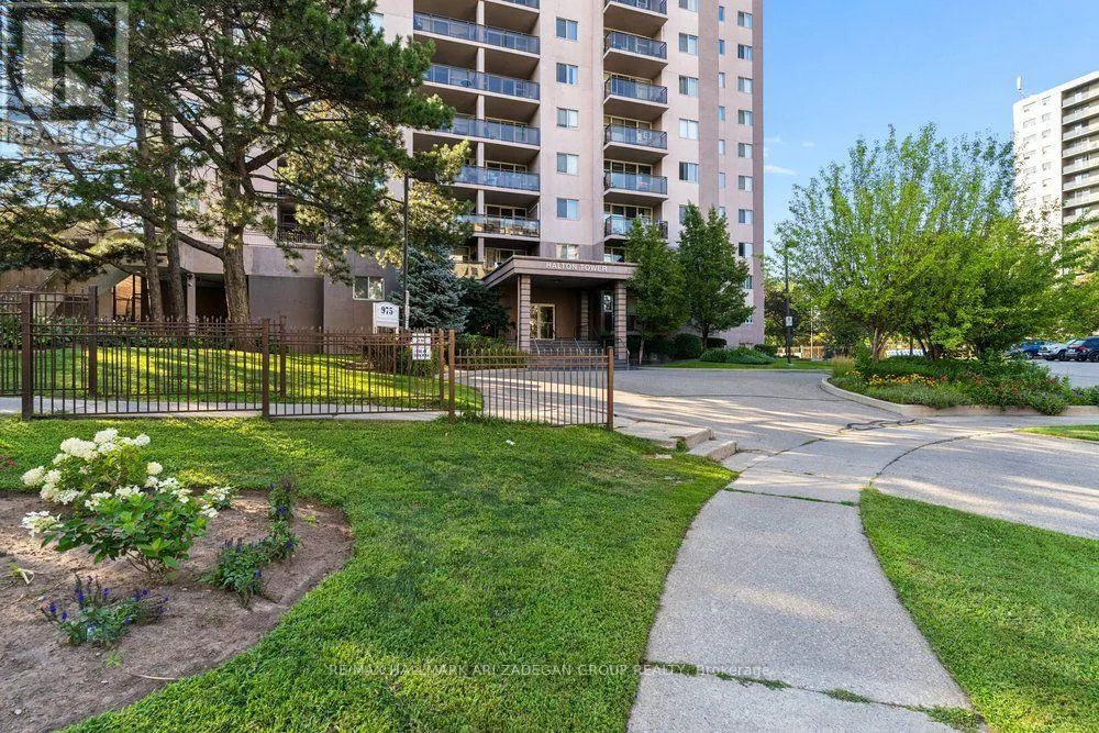1406 - 975 WARWICK COURT