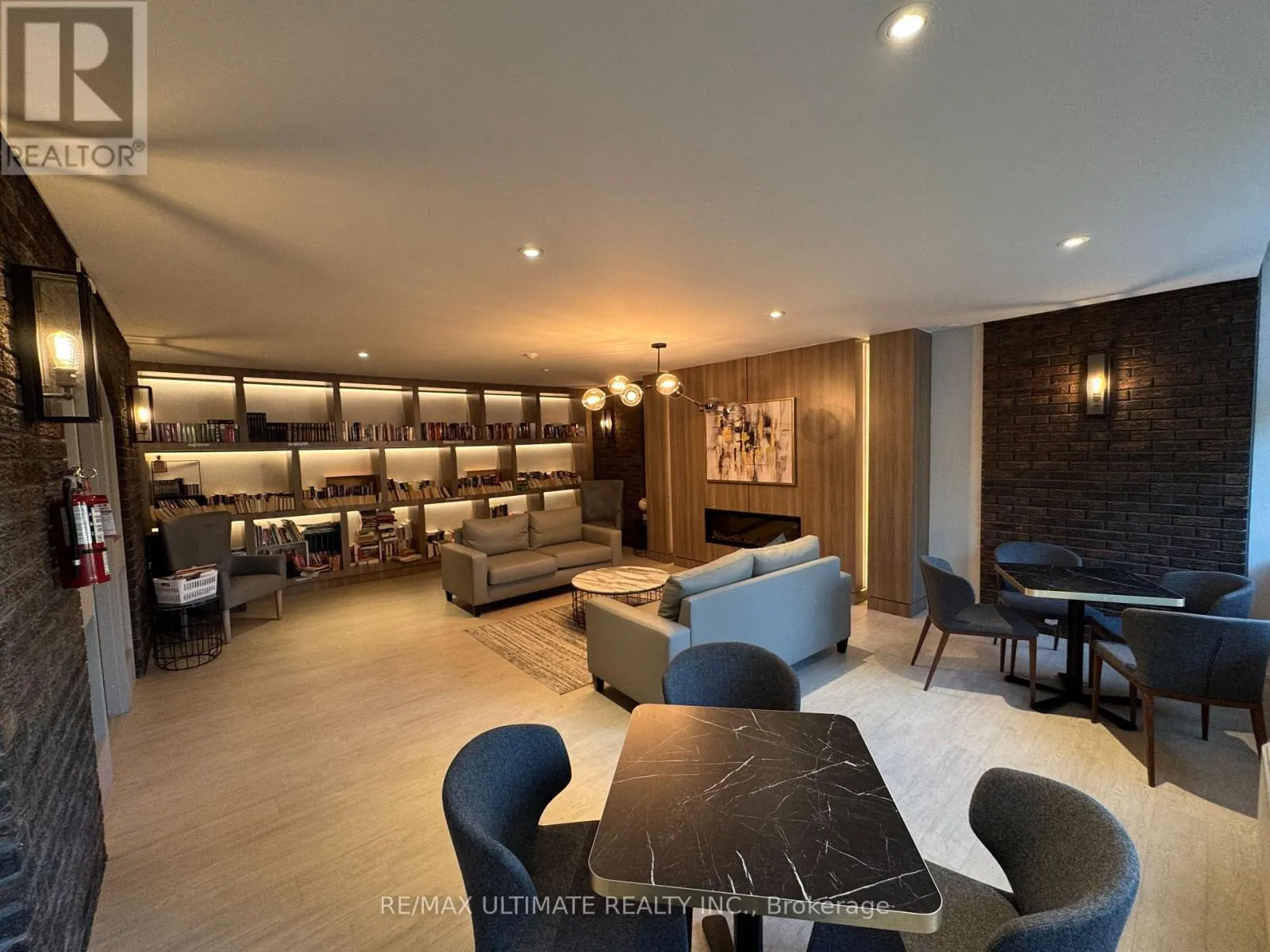 1004 - 966 INVERHOUSE DRIVE