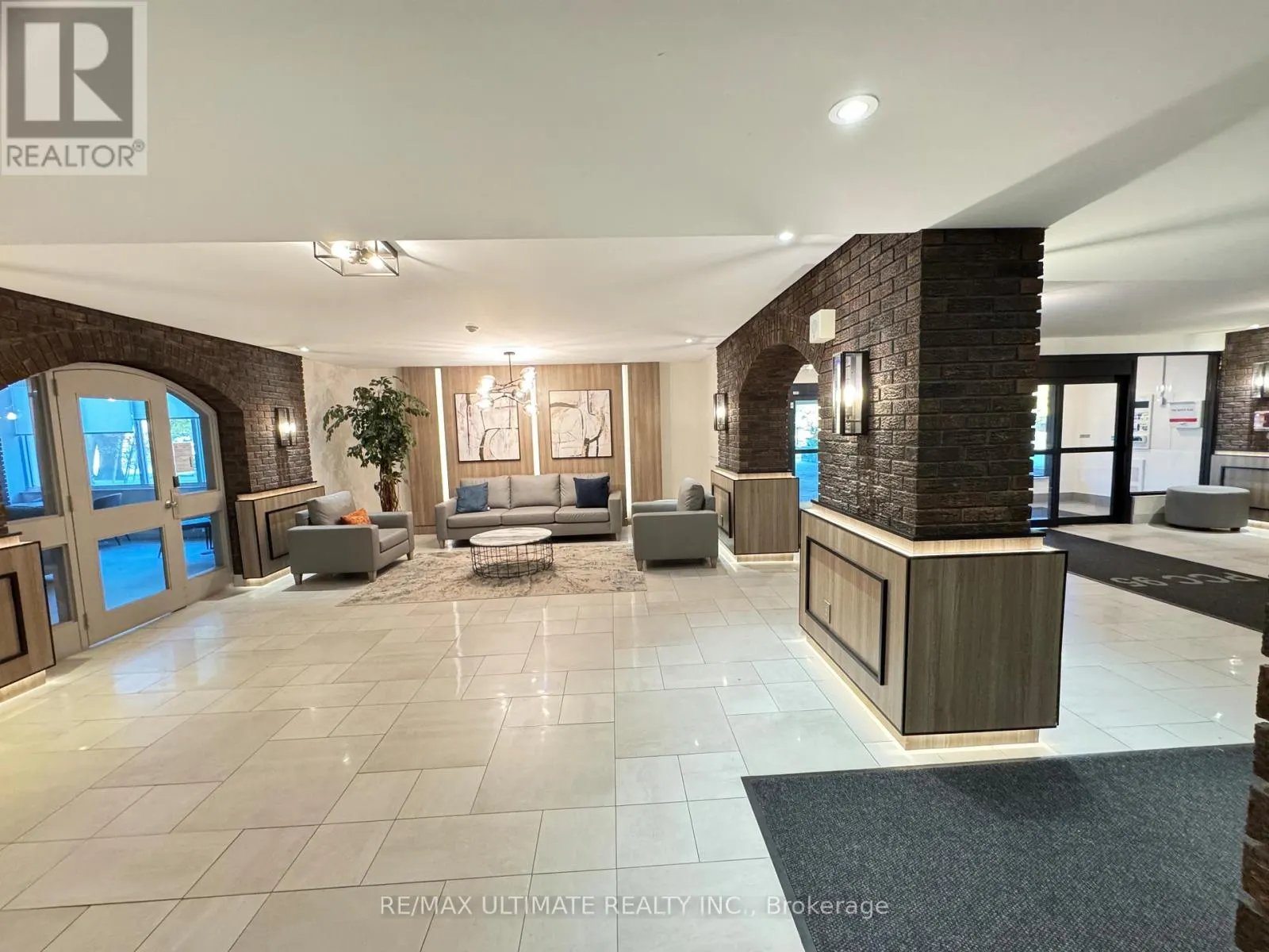 1004 - 966 INVERHOUSE DRIVE
