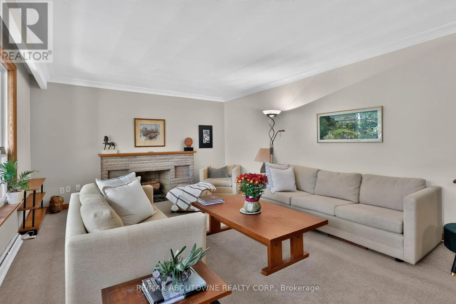 2086 GLENFOREST CRESCENT