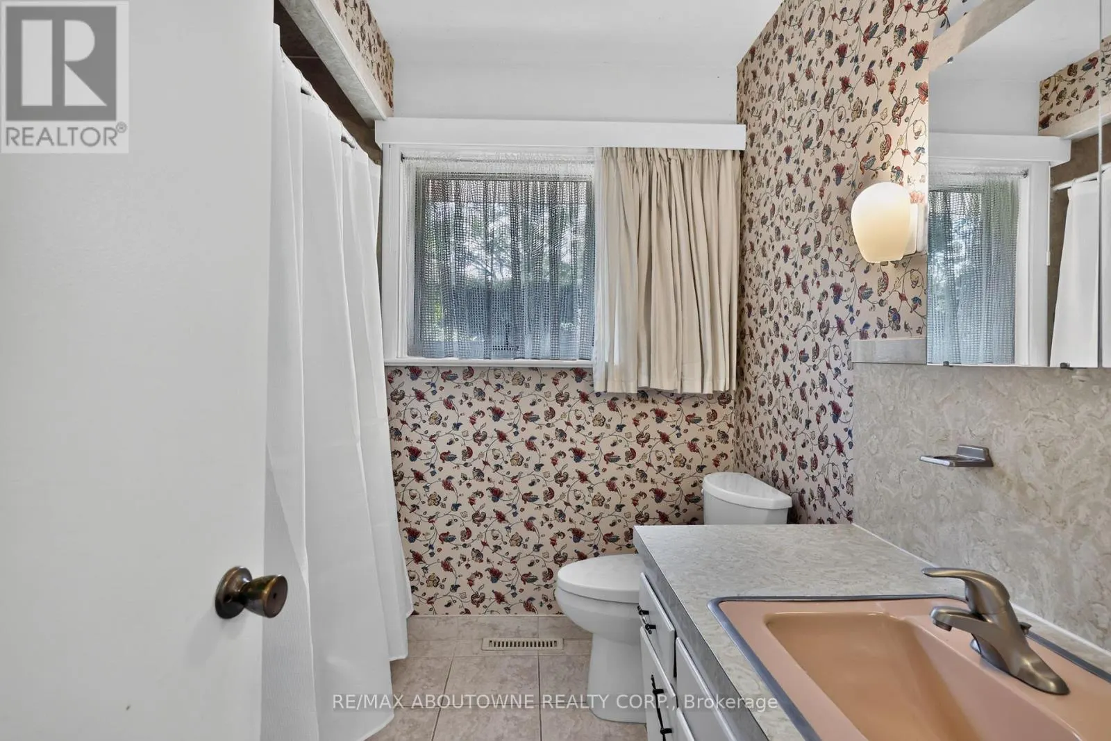 2086 GLENFOREST CRESCENT