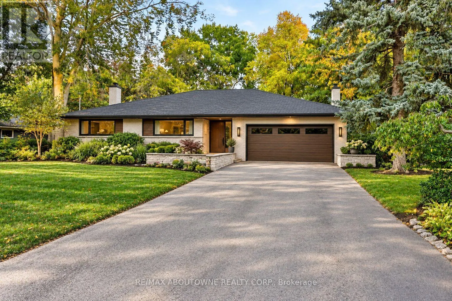 2086 GLENFOREST CRESCENT