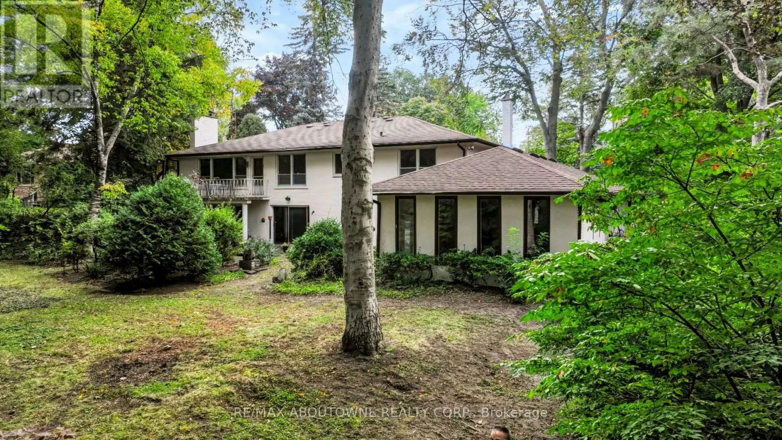 2086 GLENFOREST CRESCENT