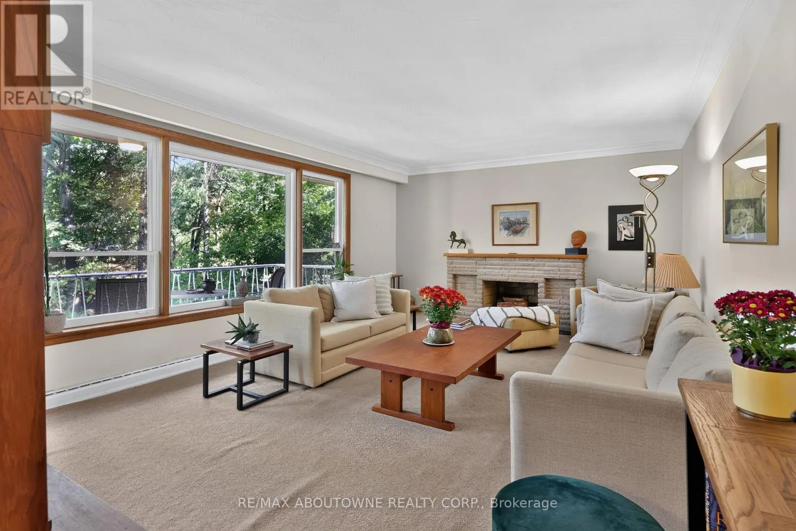 2086 GLENFOREST CRESCENT