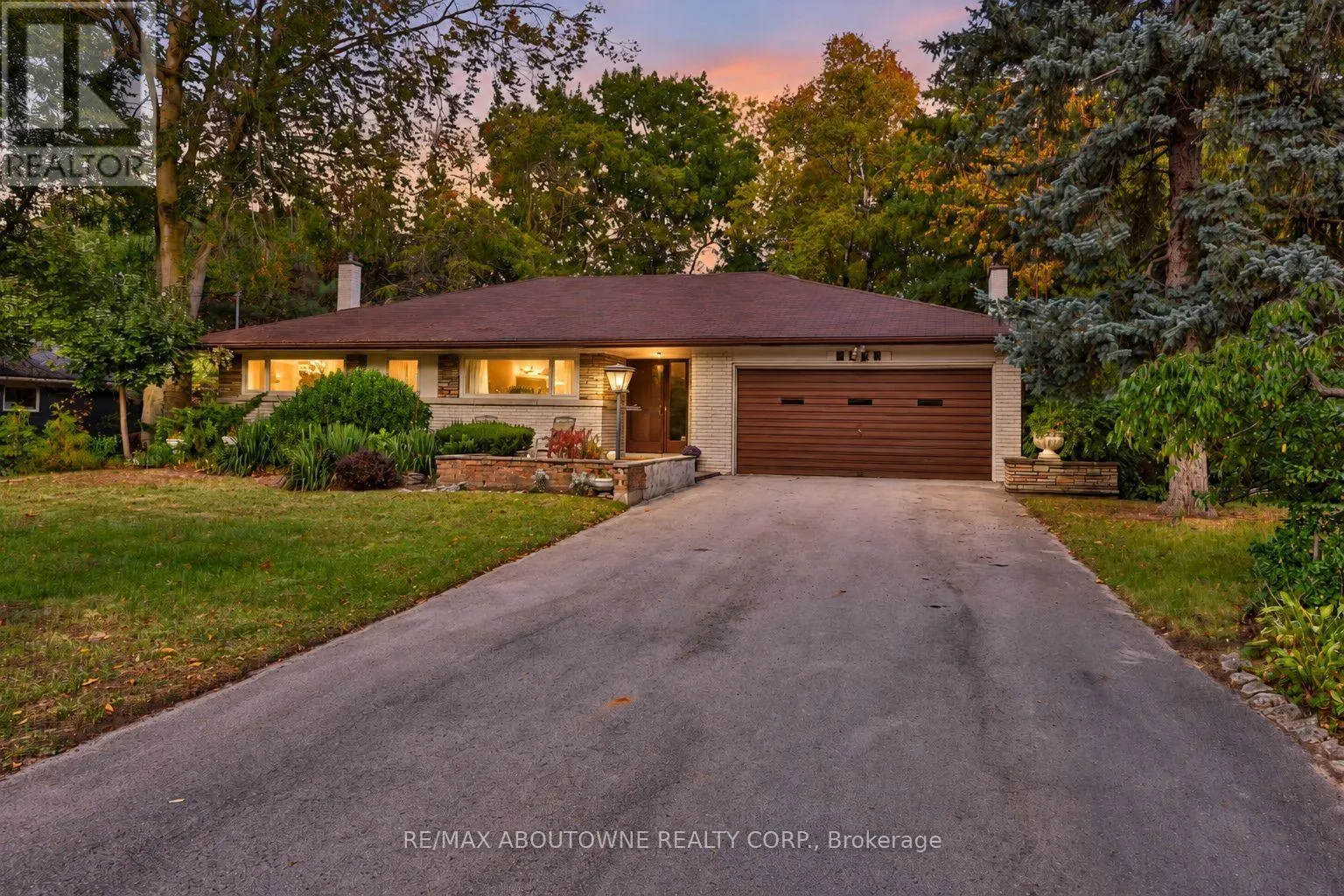 2086 GLENFOREST CRESCENT